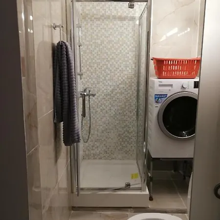 Nice, Quiet Studio With Access To Subway Apartment