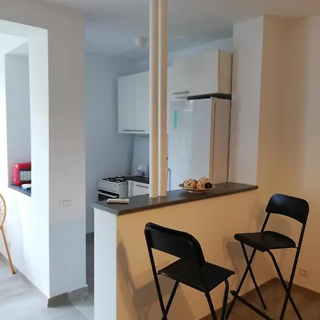 Apartment Nice, Quiet Studio With Access To Subway Bucharest