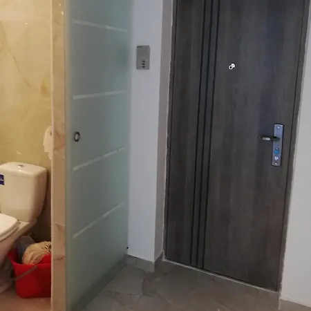 Nice, Quiet Studio With Access To Subway דירה בוקרשט