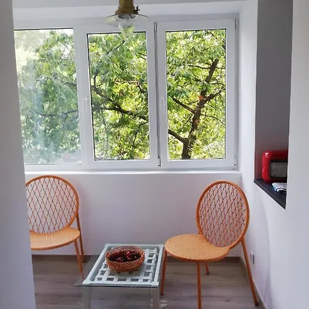 Nice, Quiet Studio With Access To Subway Apartment Bucharest